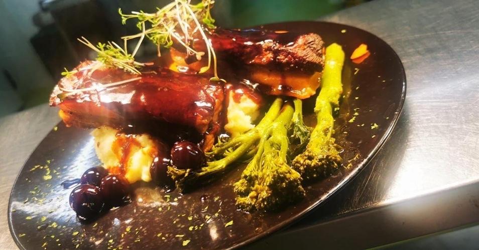 The Copper Still Bar Restaurant & Boutique Rooms Dromod 外观 照片